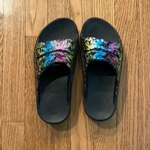 Black and rainbow oofos